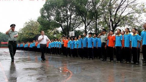 冒风雨 战自我 展精神